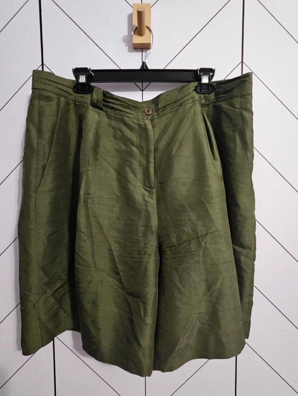 Vintage Doncaster 100% Silk Wide Leg Shorts Olive Green, Size 18
